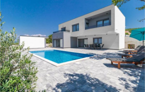 Pet Friendly Home In Smrika With Kitchen